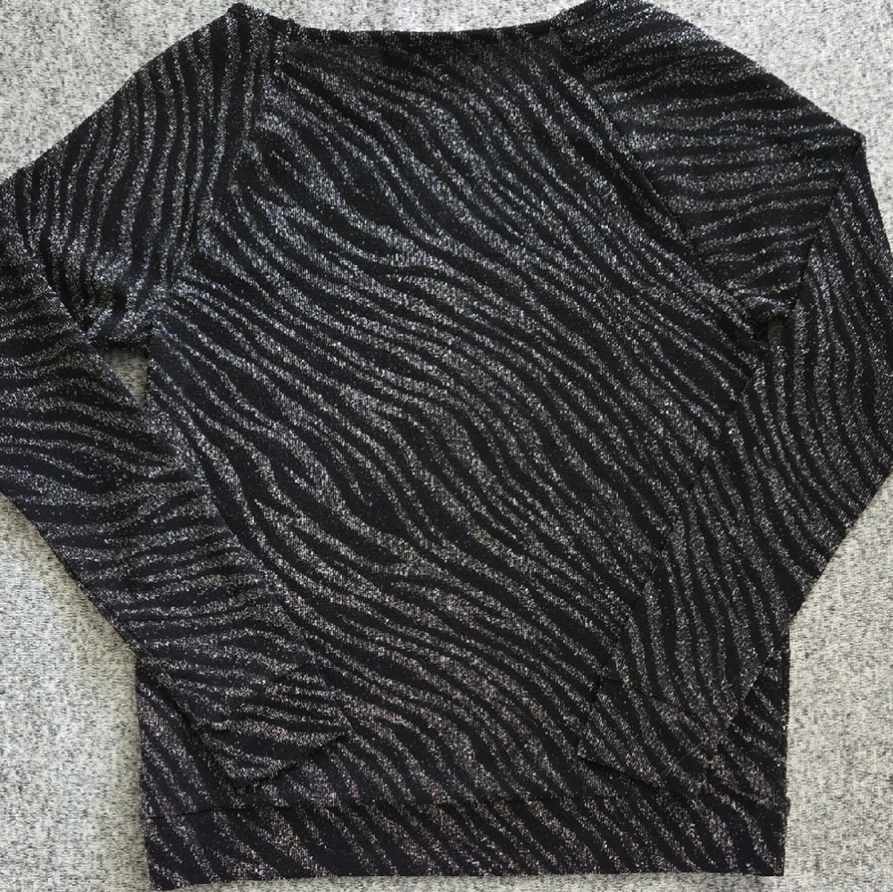 Jennifer Lopez Shimmery Black and Silver Top Size Small Women's - Picture 3 of 3